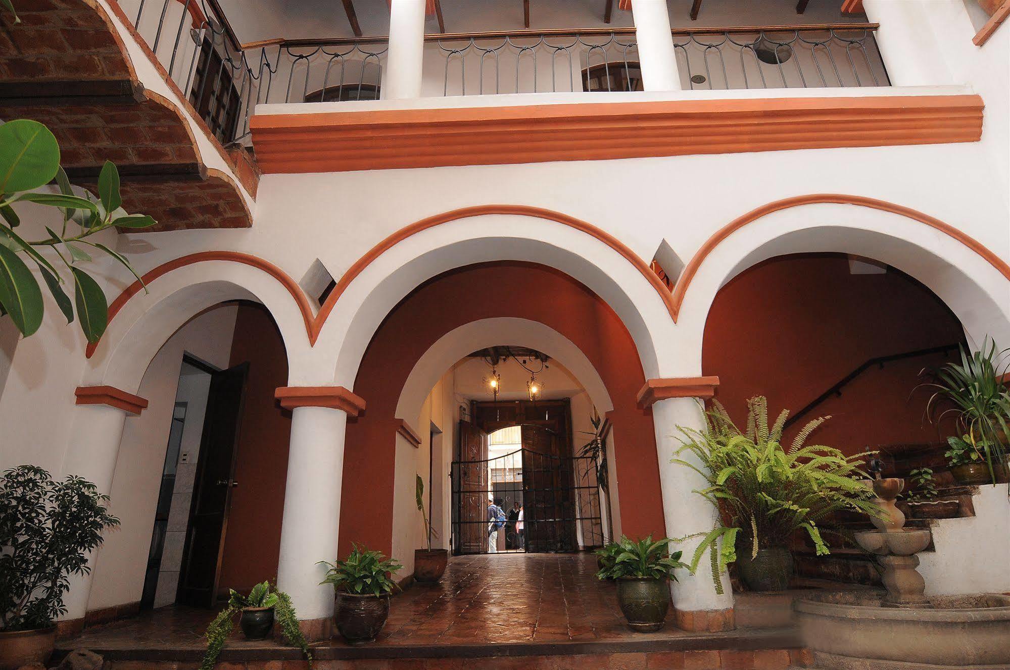 Hostal Recoleta Sur スクレ エクステリア 写真